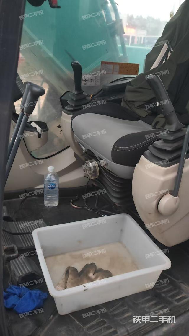 駕駛室整體(整機外觀) 駕駛室整體(整機外觀)