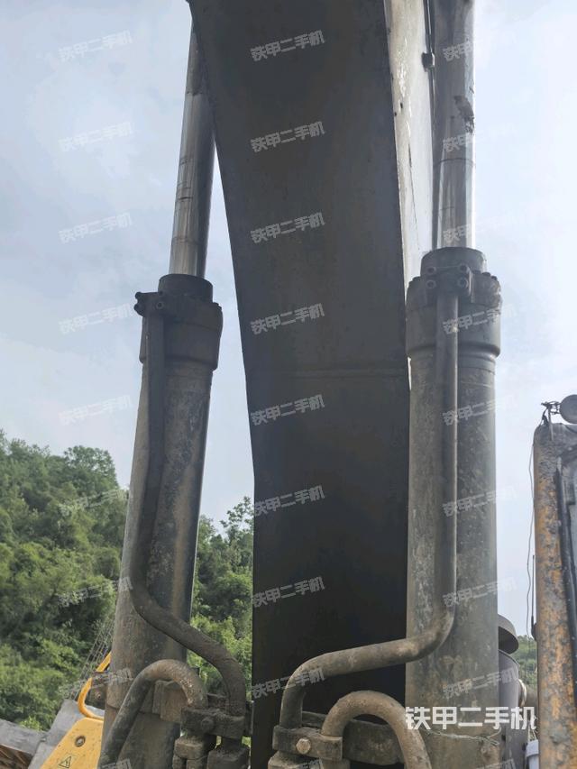 大臂油缸整體?豎拍（工作和回轉(zhuǎn)裝置）