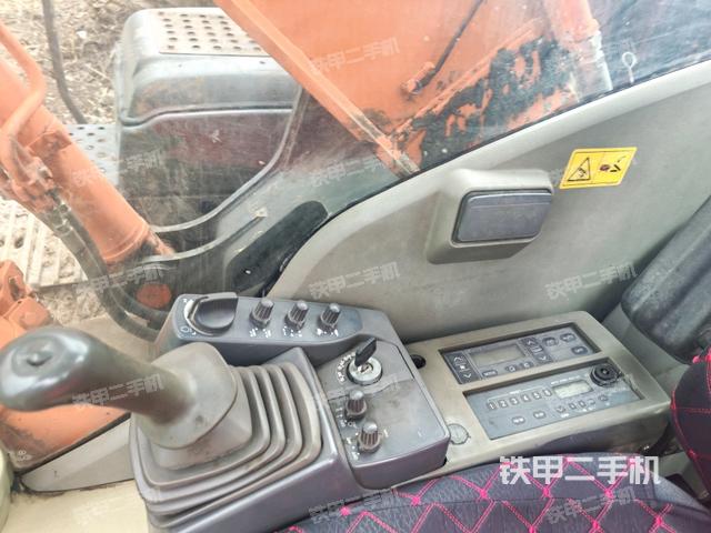 座椅右側控制臺/鑰匙門/油門/含右手柄(駕駛室部分) 座椅右側控制臺/鑰匙門/油門/含右手柄(駕駛室部分)