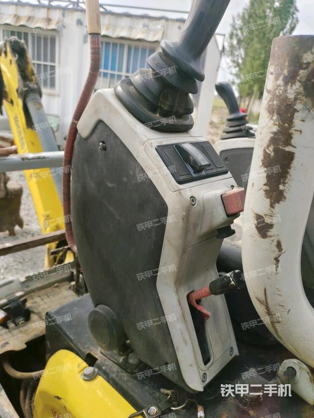 座椅左侧控制台/音响/含左手柄（驾驶室部分）