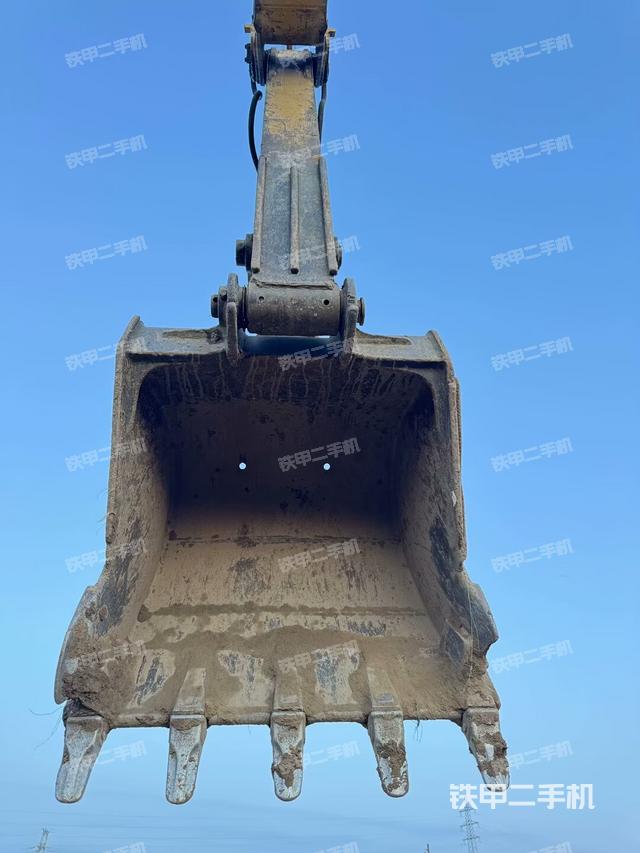 鏟斗右后整體(工作和回轉(zhuǎn)裝置) 鏟斗右后整體(工作和回轉(zhuǎn)裝置)