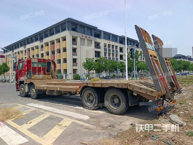 整機(jī)右側(cè)(設(shè)備外觀及核心部件) 整機(jī)右側(cè)(設(shè)備外觀及核心部件)