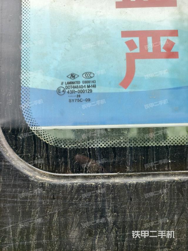 左后方玻璃角標(biāo)(駕駛室部分) 左后方玻璃角標(biāo)(駕駛室部分)