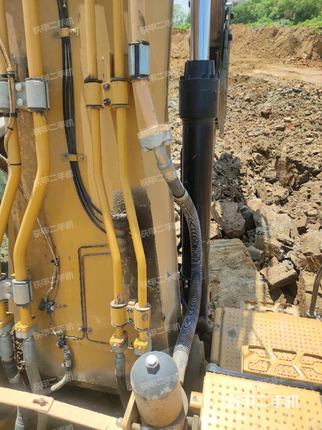 大臂背部俯视(工作和回转装置) 大臂背部俯视(工作和回转装置)