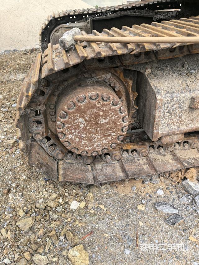 左驅(qū)動輪（行走機(jī)構(gòu)）