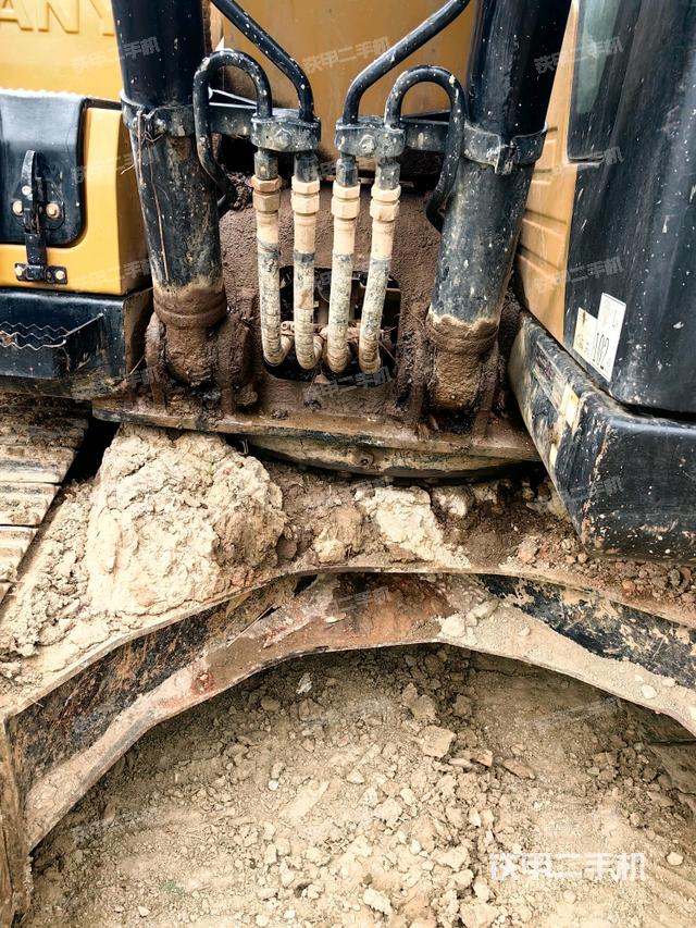 轉盤和下車架正前(工作和回轉裝置) 轉盤和下車架正前(工作和回轉裝置)