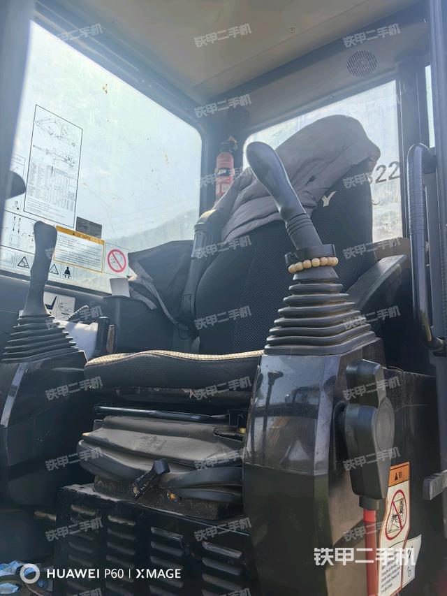 駕駛室整體(整機外觀) 駕駛室整體(整機外觀)