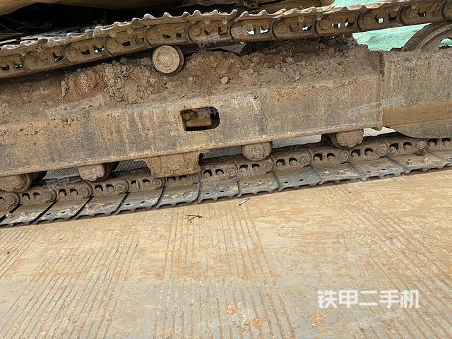 單側(cè)履帶整體(整機外觀) 單側(cè)履帶整體(整機外觀)