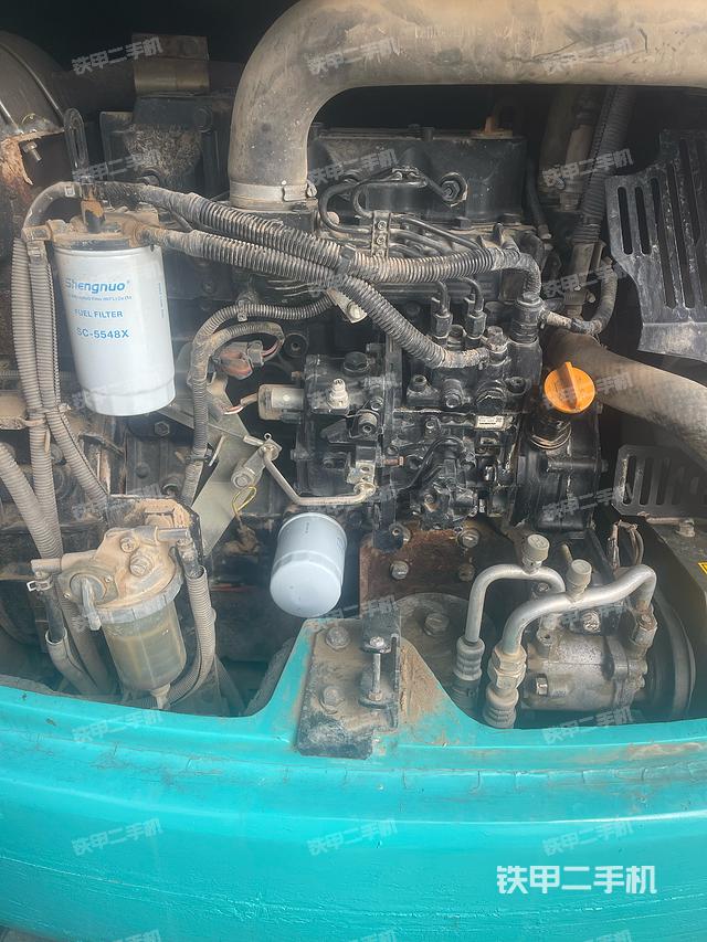 液壓泵艙室正面整體(整機(jī)外觀) 液壓泵艙室正面整體(整機(jī)外觀)