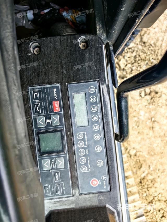 座椅右側控制臺/鑰匙門/油門/含右手柄(駕駛室部分) 座椅右側控制臺/鑰匙門/油門/含右手柄(駕駛室部分)