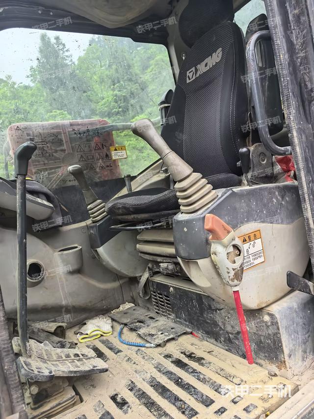 回转马达和主控阀（整机外观）