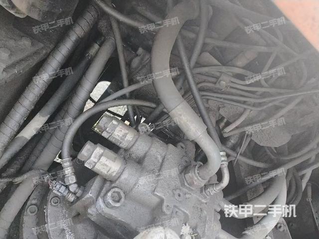 液壓泵艙室正面整體(整機(jī)外觀) 液壓泵艙室正面整體(整機(jī)外觀)