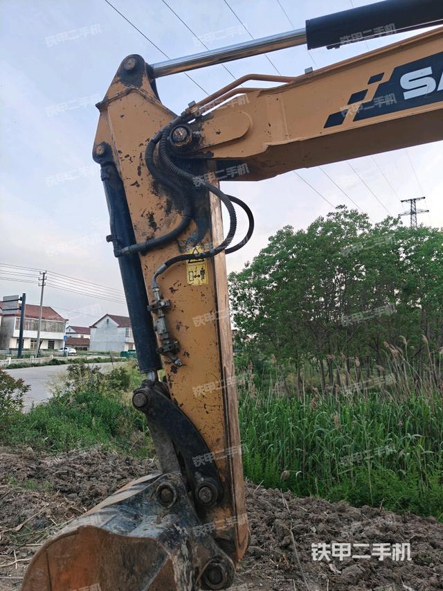 小臂整體左后(工作和回轉裝置) 小臂整體左后(工作和回轉裝置)