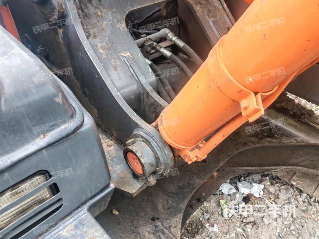 轉盤和下車架正前(工作和回轉裝置) 轉盤和下車架正前(工作和回轉裝置)