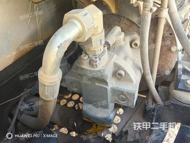 液壓泵艙室正面整體(整機外觀) 液壓泵艙室正面整體(整機外觀)