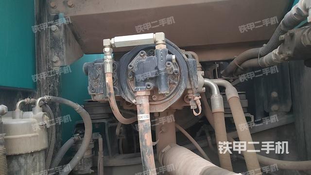 液壓泵艙室正面整體(整機外觀) 液壓泵艙室正面整體(整機外觀)