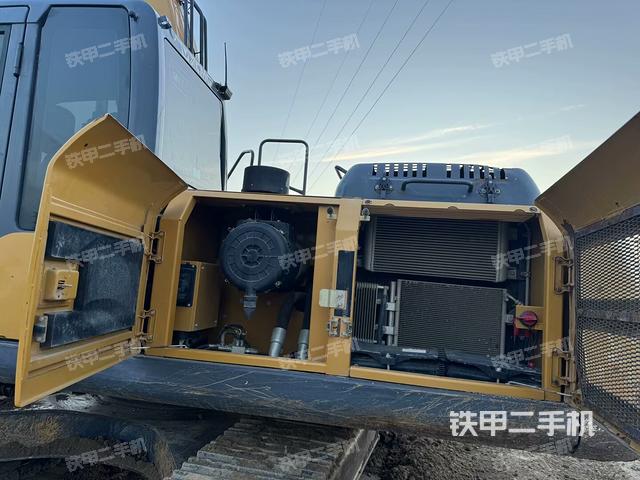 散熱器正面(大件艙室) 散熱器正面(大件艙室)