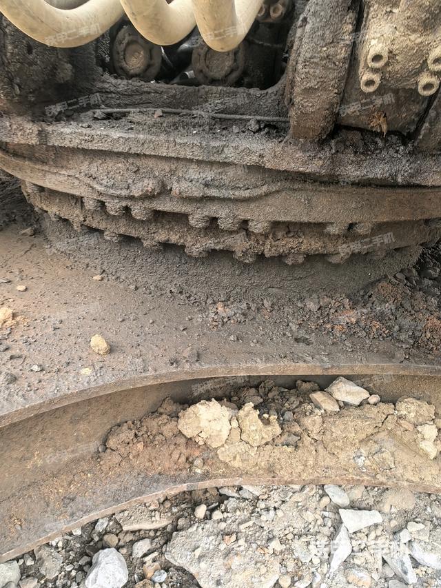 轉(zhuǎn)盤和下車架正前（工作和回轉(zhuǎn)裝置）