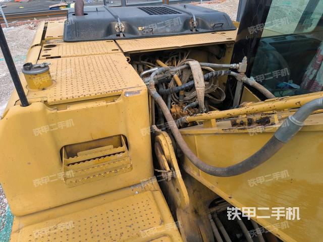 小臂整體左后(工作和回轉裝置) 小臂整體左后(工作和回轉裝置)