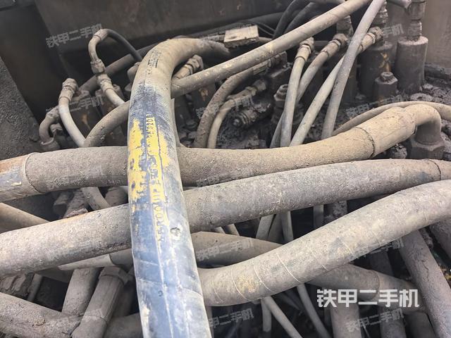 回转马达和主控阀（整机外观）