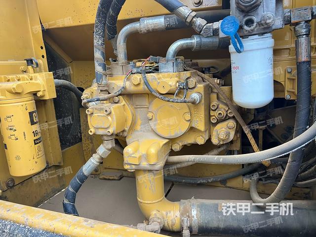 液壓泵艙室正面整體(整機(jī)外觀) 液壓泵艙室正面整體(整機(jī)外觀)