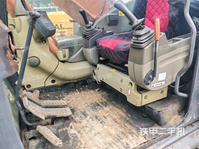 后窗玻璃角標(駕駛室部分) 后窗玻璃角標(駕駛室部分)