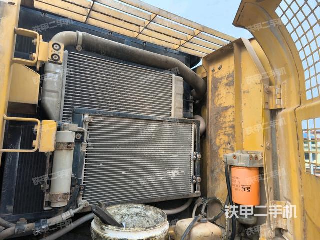 散熱器正面(大件艙室) 散熱器正面(大件艙室)