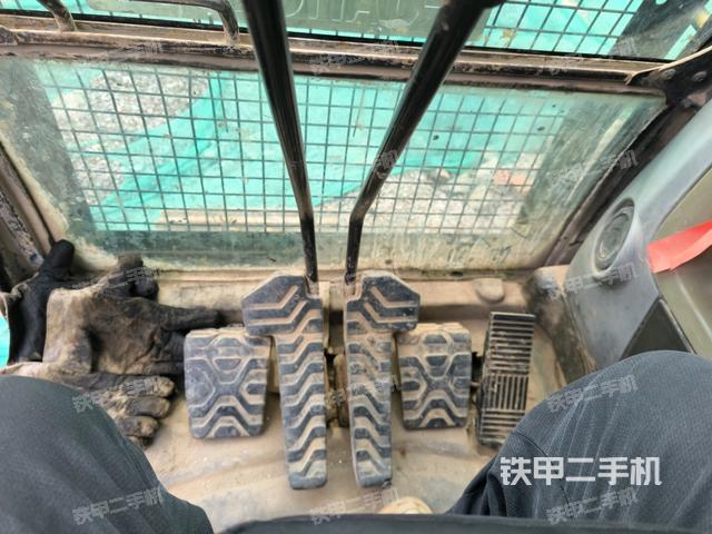 座椅左側控制臺/音響/含左手柄(駕駛室部分) 座椅左側控制臺/音響/含左手柄(駕駛室部分)