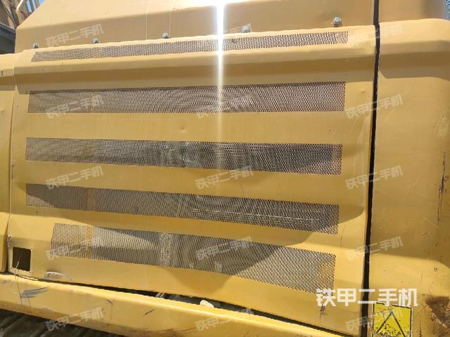 散热器正面(大件舱室) 散热器正面(大件舱室)