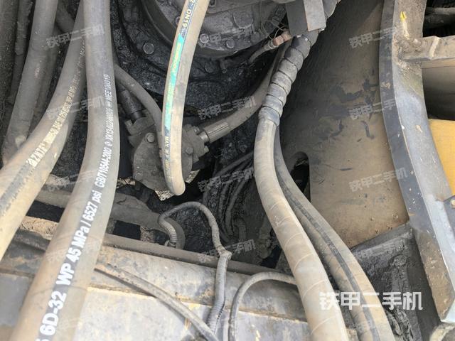 中央回轉(zhuǎn)接頭特寫（上車部件）