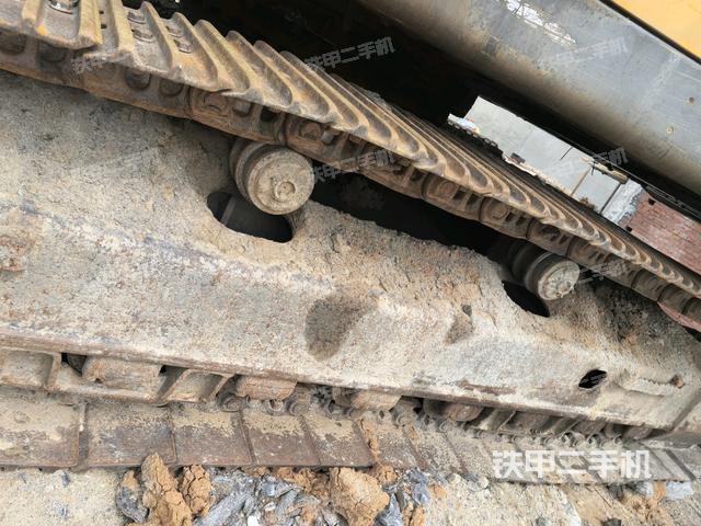 右驅(qū)動輪（行走機(jī)構(gòu)）