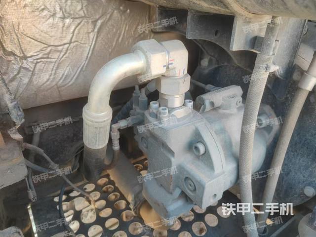 液壓泵艙室正面整體(整機(jī)外觀) 液壓泵艙室正面整體(整機(jī)外觀)