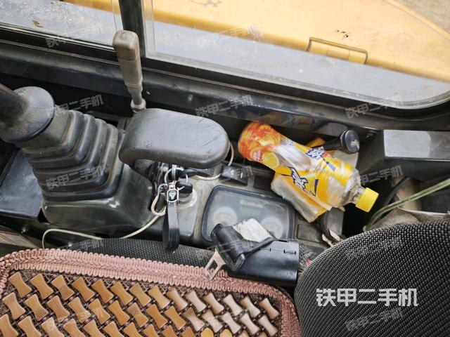 座椅左側(cè)控制臺(tái)/音響/含左手柄(駕駛室部分) 座椅左側(cè)控制臺(tái)/音響/含左手柄(駕駛室部分)
