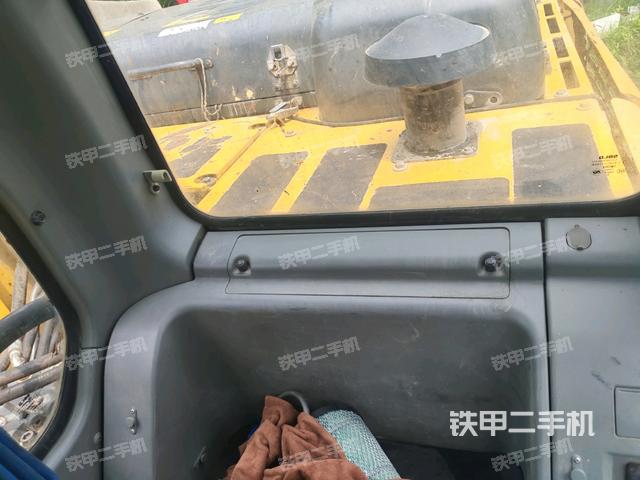 左后方玻璃角標(biāo)(駕駛室部分) 左后方玻璃角標(biāo)(駕駛室部分)