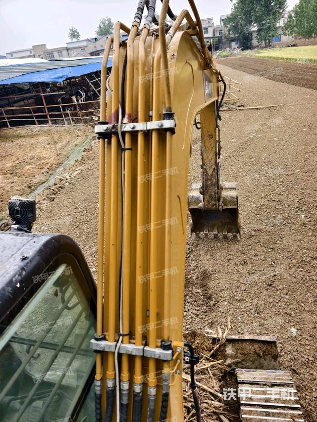 大臂背部俯視(工作和回轉(zhuǎn)裝置) 大臂背部俯視(工作和回轉(zhuǎn)裝置)