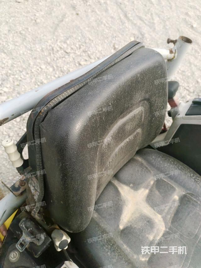 后窗玻璃角标（驾驶室部分）