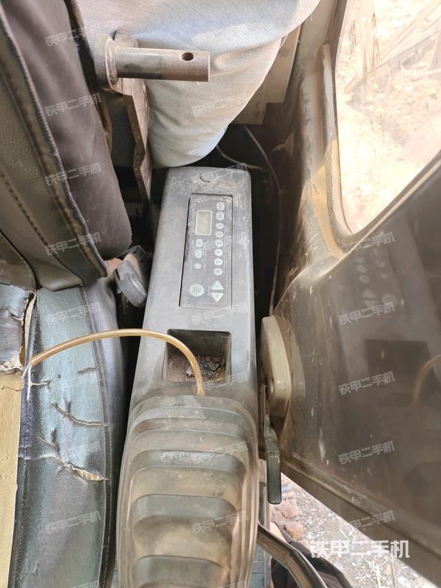 座椅左側(cè)控制臺(tái)/音響/含左手柄(駕駛室部分) 座椅左側(cè)控制臺(tái)/音響/含左手柄(駕駛室部分)