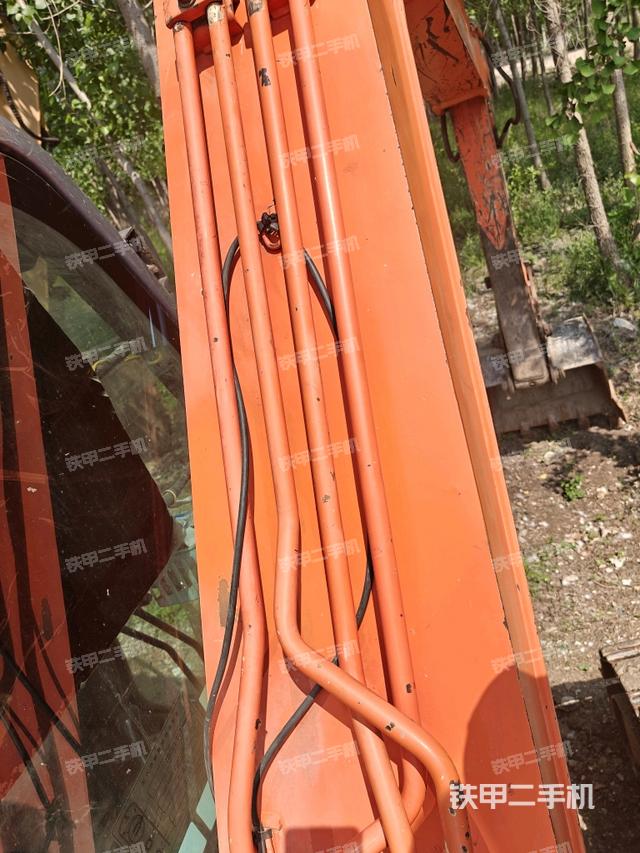 大臂背部俯視(工作和回轉(zhuǎn)裝置) 大臂背部俯視(工作和回轉(zhuǎn)裝置)