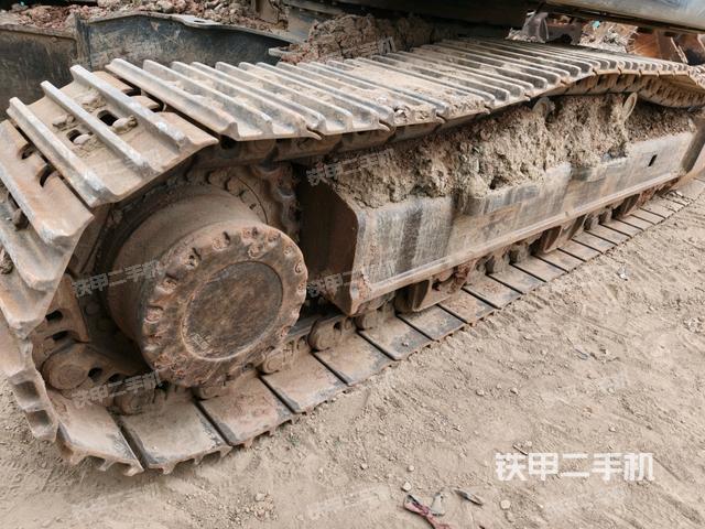右側(cè)履帶整體(行走機(jī)構(gòu)) 右側(cè)履帶整體(行走機(jī)構(gòu))