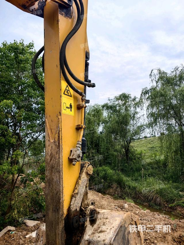 小臂整體左后(工作和回轉裝置) 小臂整體左后(工作和回轉裝置)