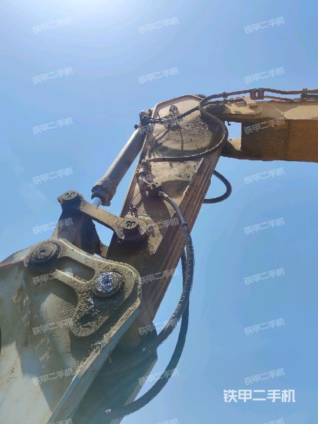 小臂整体左后(工作和回转装置) 小臂整体左后(工作和回转装置)