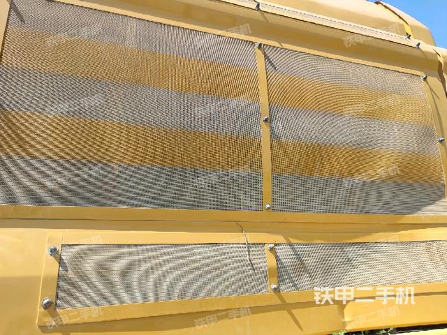 散熱器正面(大件艙室) 散熱器正面(大件艙室)