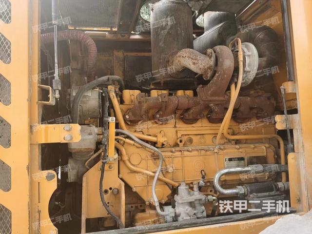 发动机右侧(整机外观及大件) 发动机右侧(整机外观及大件)