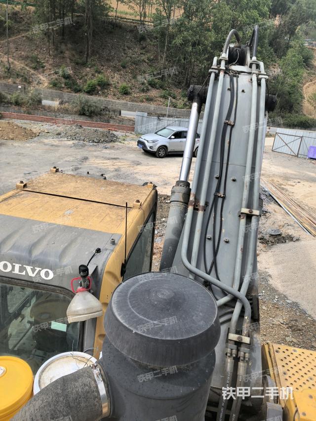 大臂背部俯視（工作和回轉(zhuǎn)裝置）