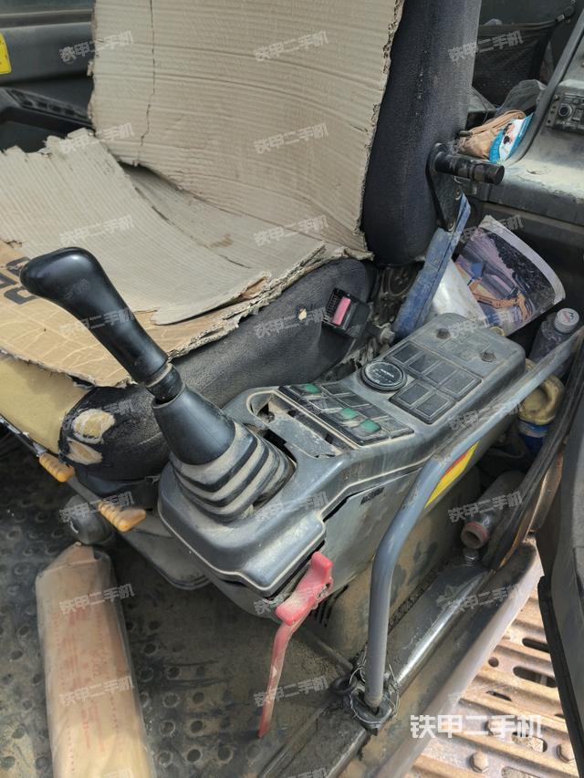 座椅左側(cè)控制臺/音響/含左手柄（駕駛室部分）