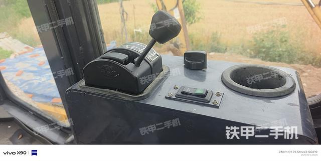 驾驶室操作台（设备外观及核心部件）