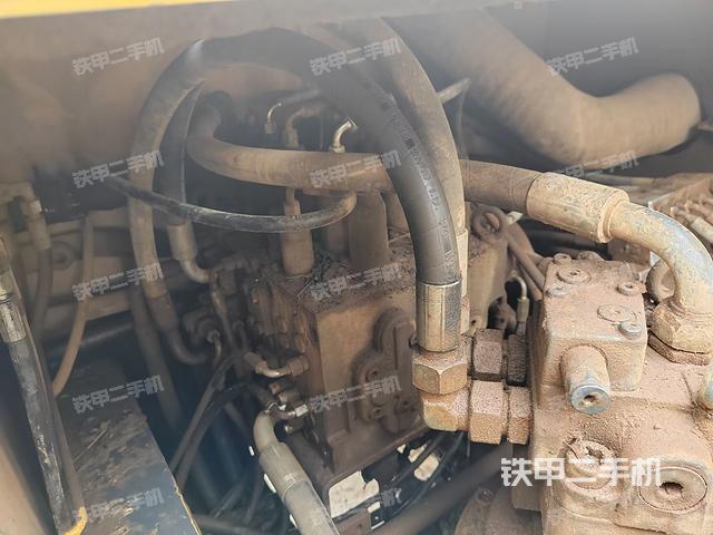 回轉(zhuǎn)馬達和主控閥（整機外觀）