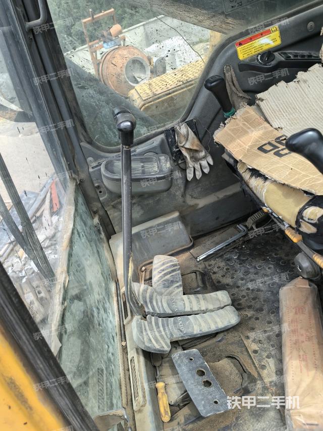 座椅右側(cè)控制臺/鑰匙門/油門/含右手柄（駕駛室部分）