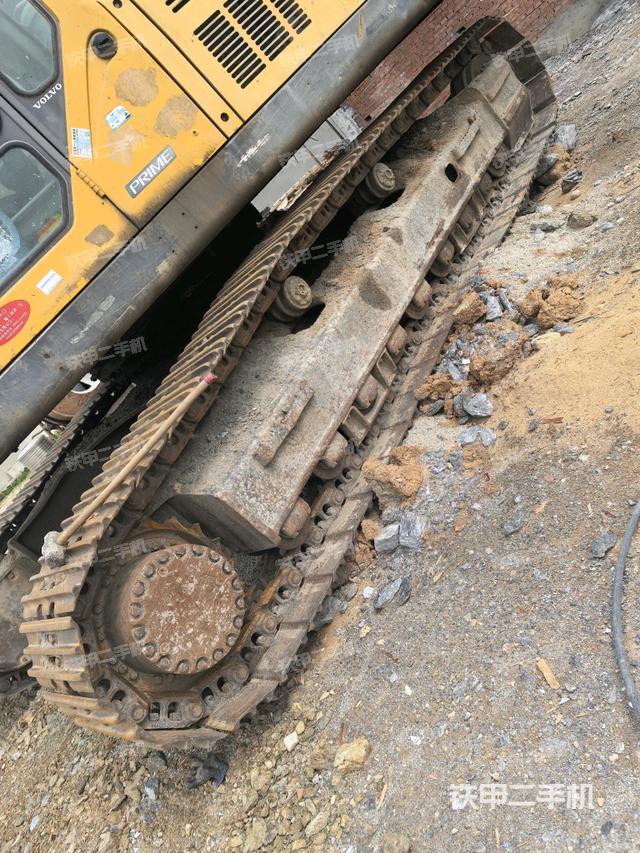 左側(cè)履帶整體?（行走機(jī)構(gòu)）