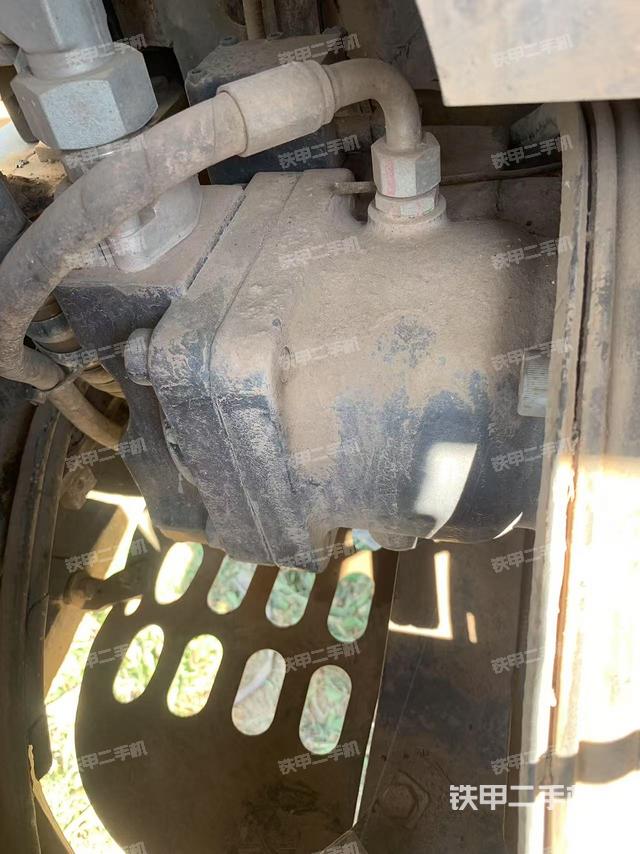 液壓泵艙室正面整體(整機(jī)外觀) 液壓泵艙室正面整體(整機(jī)外觀)